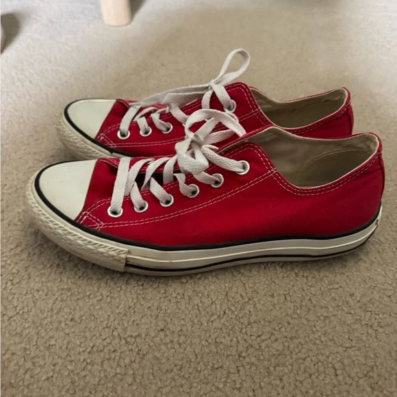 Converse Women’s Size 9 Lowtop Red Sneakers - Picture 5 of 5